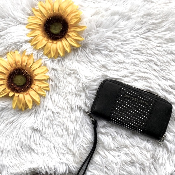 Micheal Kors Wristlet Wallet - Picture 1 of 5